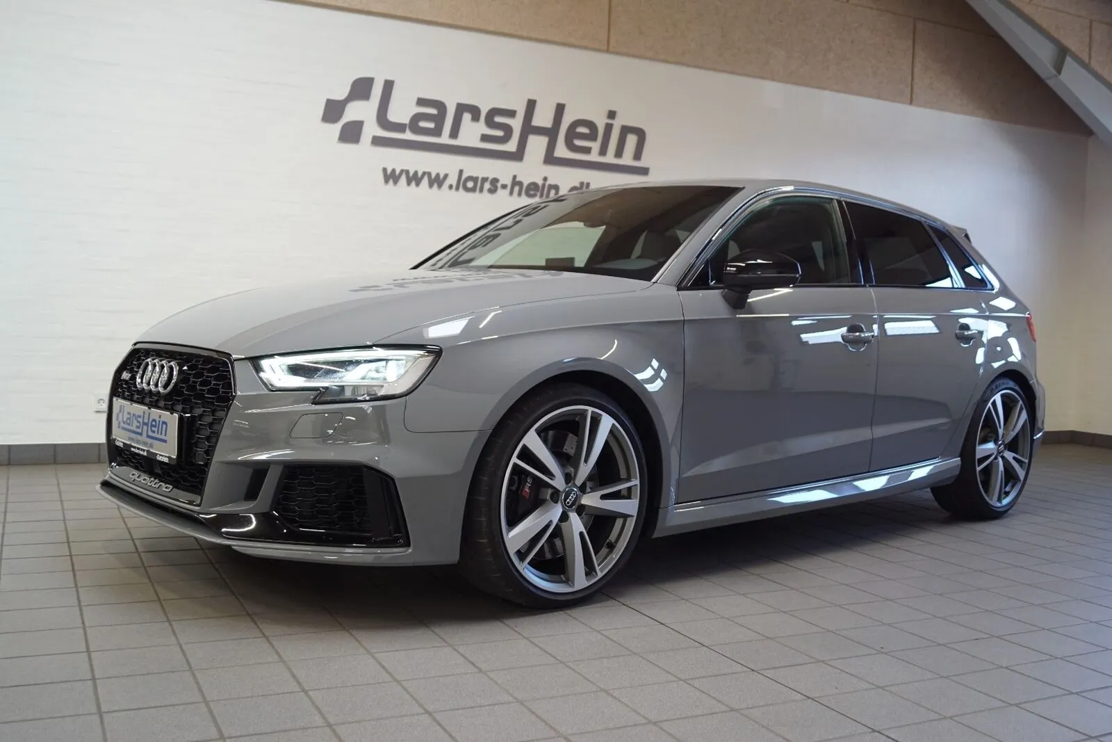 Audi RS3 2,5 TFSi Sportback quattro S-tr. 5d Image 2