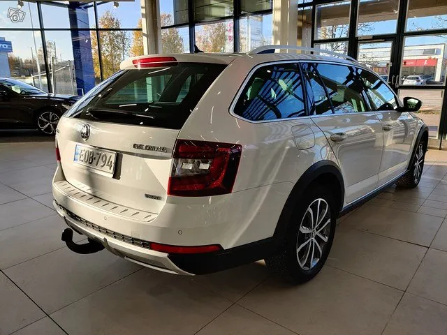 Skoda Octavia Combi 2,0 TDI 184 4x4 Scout DSG Autom. Image 2