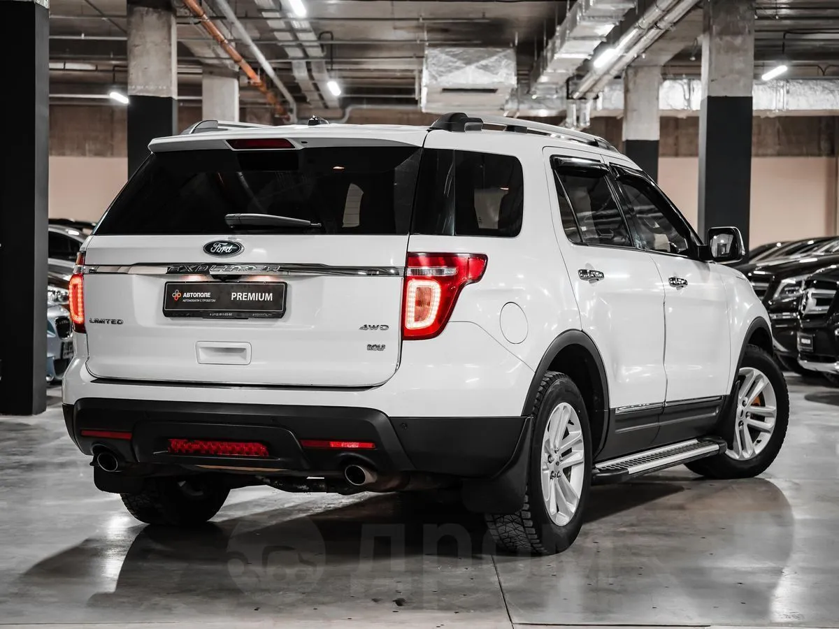 Ford Explorer Image 8