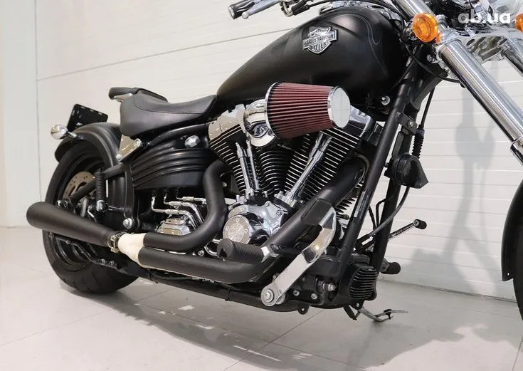 Harley-Davidson FXCWC Image 4